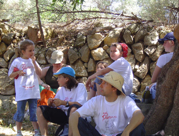 cel.lebrrem el nostre 25 aniversari amb una excursi al Refugi de Muleta; i un cop all frem una ballada popular amb tots els amics i amigues de l'estol