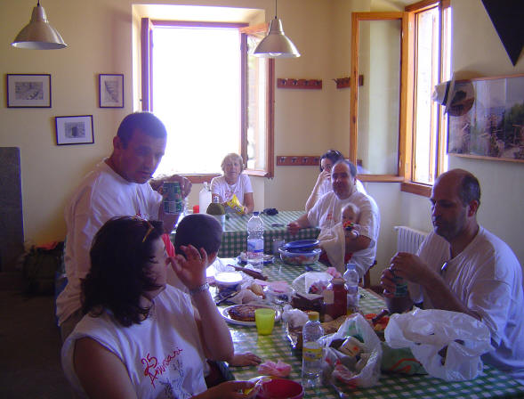  cel.lebrrem el nostre 25 aniversari amb una excursi al Refugi de Muleta; i un cop all frem una ballada popular amb tots els amics i amigues de l'estol