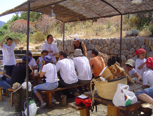  cel.lebrrem el nostre 25 aniversari amb una excursi al Refugi de Muleta; i un cop all frem una ballada popular amb tots els amics i amigues de l'estol