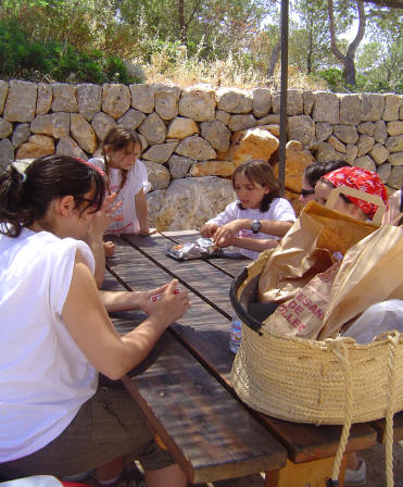  cel.lebrrem el nostre 25 aniversari amb una excursi al Refugi de Muleta; i un cop all frem una ballada popular amb tots els amics i amigues de l'estol