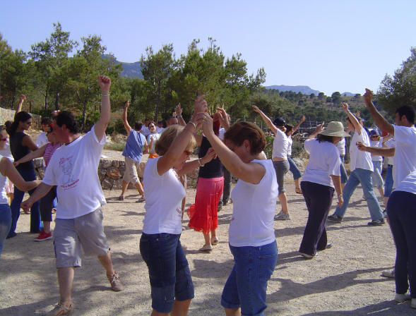  cel.lebrrem el nostre 25 aniversari amb una excursi al Refugi de Muleta; i un cop all frem una ballada popular amb tots els amics i amigues de l'estol