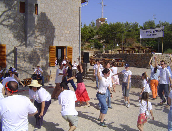  cel.lebrrem el nostre 25 aniversari amb una excursi al Refugi de Muleta; i un cop all frem una ballada popular amb tots els amics i amigues de l'estol