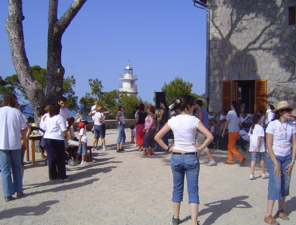  cel.lebrrem el nostre 25 aniversari amb una excursi al Refugi de Muleta; i un cop all frem una ballada popular amb tots els amics i amigues de l'estol